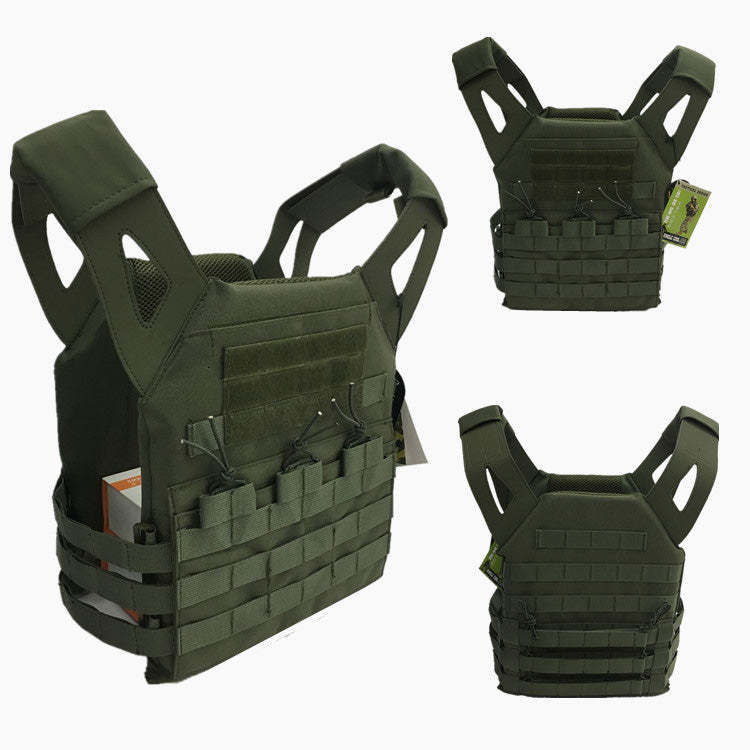 Multifunctional Tactical Vest for optimized Gel Blaster storage